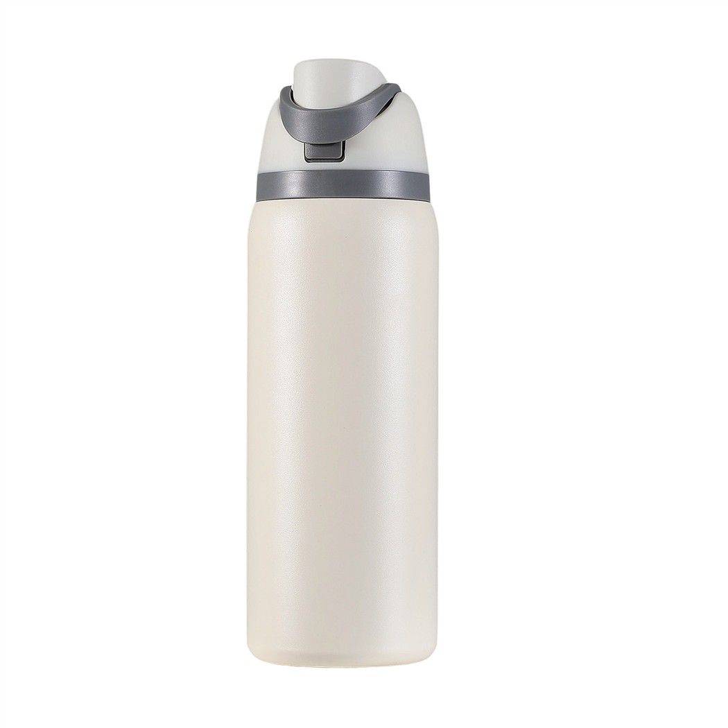 Insulated drink bottle keeps cold 12 hours