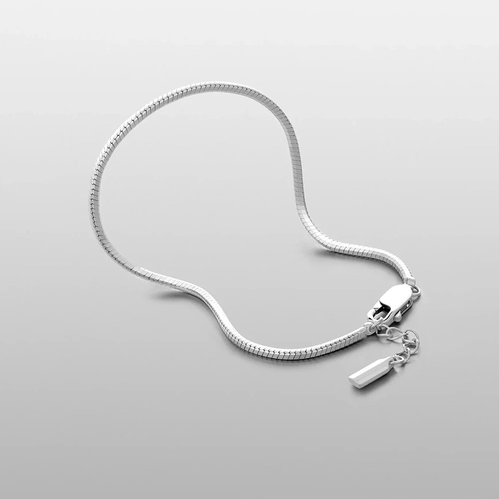 Geometric link bracelet detail
