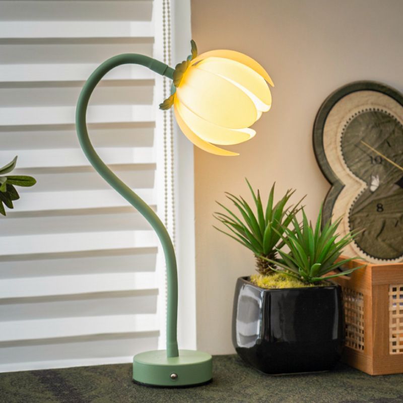 Wireless Charging Bedside Lamp – view 2